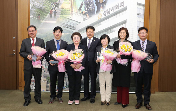 경기 성남시의회는 최근 제9회 경기도시·군의회의장협의회 의정활동 우수의원 표창 전달식을 열었다.