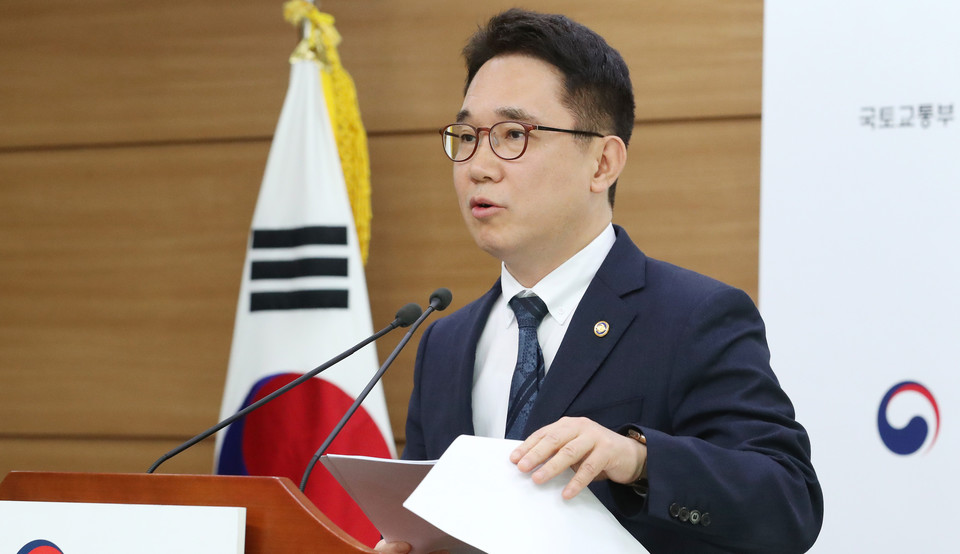 박선호 국토교통부 1차관이 6일 오후 세종시 정부세종청사에서 '수도권 주택공급 기반 강화 방안' 발표를 하고 있다.