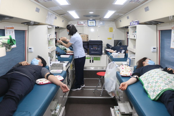 한국건강관리협회는 지난해 한 해 동안 모두 23차례에 걸쳐 402회의 ‘생명나눔’헌 혈을 실천했다. [한국건강관리협회 제공]