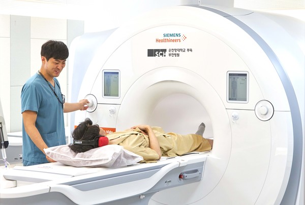 순천향대 부천병원이 새로 도입한 MRI '마그네톰 비다 3T'는 최첨단 기술로 진단의 정확도가 높다. [순천향대 부천병원 제공]