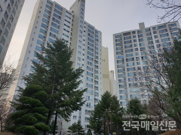 서울 중소형 아파트값이 평균이 10억원이 넘는 것으로 나타났다. [전매DB]