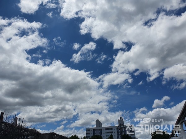 29일 금요일은 전국 대부분 구름이 많은 날씨를 보이겠다.