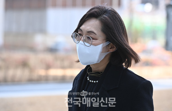 법원 들어서는 은수미 성남시장(사진제공/연합뉴스)