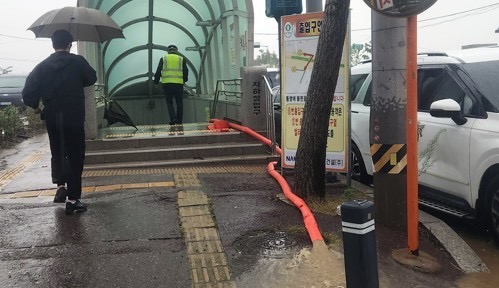 광주 지하철 공항역, 폭우 침수에 무정차 통과 [연합뉴스]
