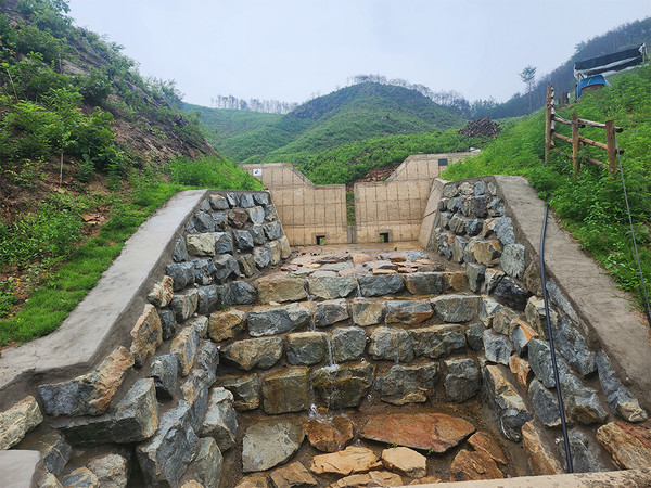 강원 양구군 송청리에 설치된 사방댐  모습. [양구군 모습]