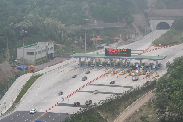 인천시는 오는 28일부터 내달 1일까지 추석 연휴 기간 중 4일 동안 관내 민자터널인 원적산 터널과 만월산 터널의 통행료를 면제한다. [인천시 제공]