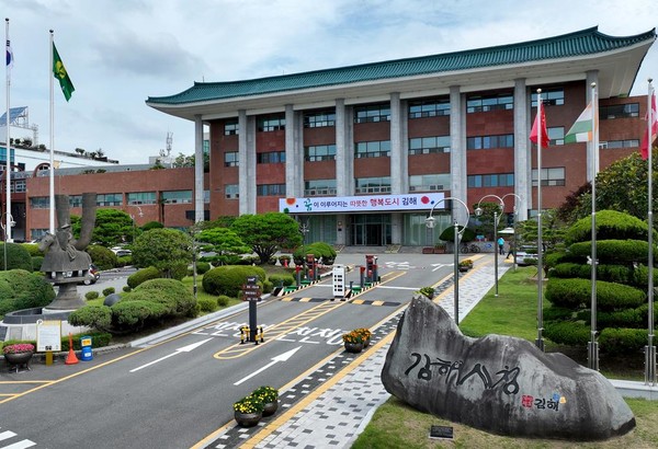 김해시가 지역 대표 종합병원인 중앙병원이 경영 악화로 운영에 차질을 빚고 있어 의료 공백 최소화를 위한 대응방안을 밝혔다.[김해시 제공]