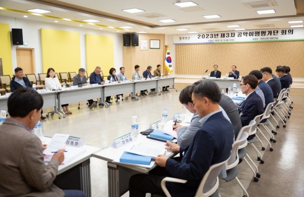 경기 연천군은 최근 ‘2023년 제3차 공약이행평가단 회의를 개최했다. [연천군 제공]