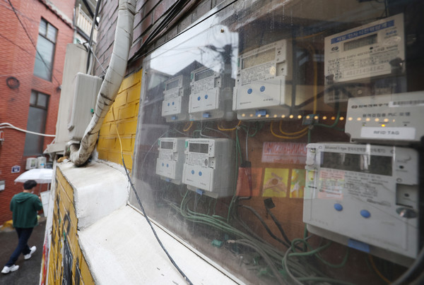 서울시내 한 주택가에 전기 계량기가 작동하고 있다. [연합뉴스 자료사진]