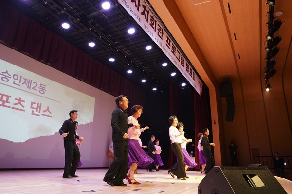 서울 종로구는 지난달 23일 구민회관 창신아트홀에서 동부지역 자치회관 프로그램 발표회를 개최했다.[종로구 제공]