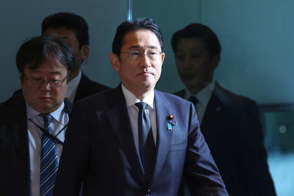 기시다 후미오 일본 총리가 지난 6일 도쿄 총리 관저에 도착하고 있다. [도쿄 EPA·지지=연합뉴스]