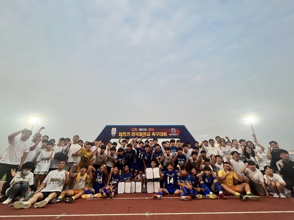 순천시 공공스포츠클럽이 제60회 청룡기 전국중학교 축구대회 유스컵 우승을 안았다. [순천시 제공]