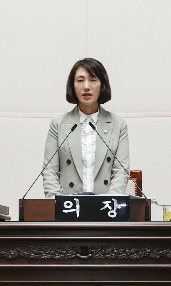 김현주 의장이 제277회 임시회에서 인사말을 하고 있다. [성동구의회 제공]