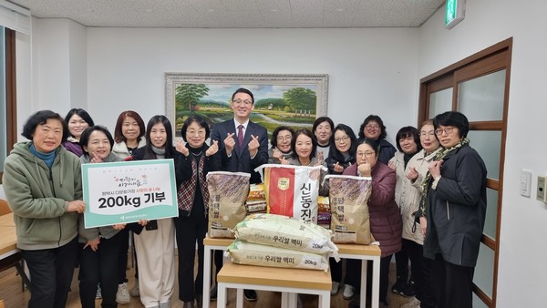 세계평화통일가정연합 평택대교회는 최근 ‘사랑의 쌀’ 나눔 행사를 진행했다. [평택대교회 제공]