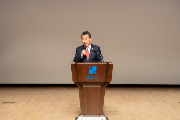 경로당 지도자 교육에 참석한 김형대 의장이 축사를 하고 있다. [강남구의회 제공]