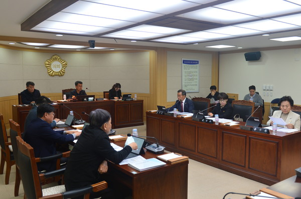 강원 정선군의회는 11일 4월 정례 의원 간담회를 개최했다. [의회 제공] 
