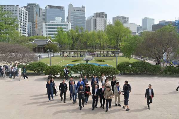 서울 중구는 내달 열리는 ‘정동야행’ 사전행사의 하나로 17일 덕수궁 석조전 특별 투어를 진행했다.[중구 제공]