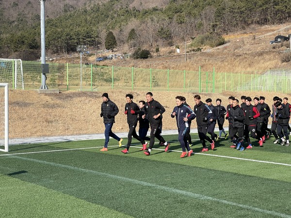 김포FC가 2021년 시즌 대비를 위해 경남 남해군에서 39박40일 일정으로 동계 전지훈련에 돌입했다. [김포시 제공]