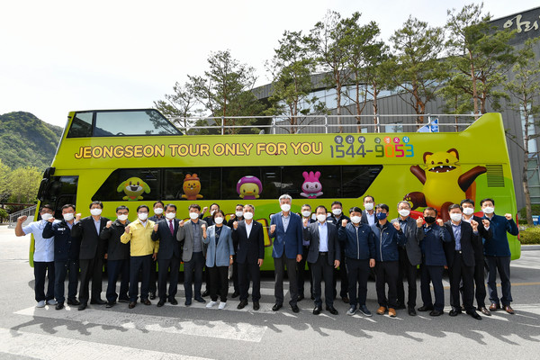 강원 정선군 ‘와와 정선시티투어 2층 버스’가 내달 4일부터 본격적인 운행을 시작한다. [정선군 제공]