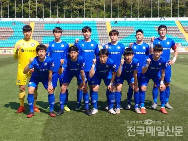 지난 5일 서울 중랑축구단과 경기에 출전한 여주FC 선수들
