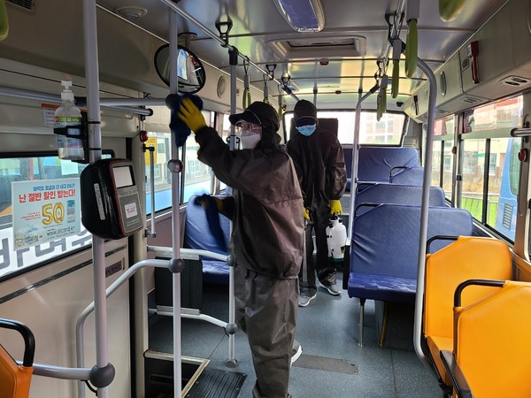 대전지역 시내버스가 설 연휴 기간 중 운수종사자의 명절 맞이와 시내버스 이용승객 감소를 고려해 100개 노선 중 71개 노선이 감차 운행된다. [대전시 제공]