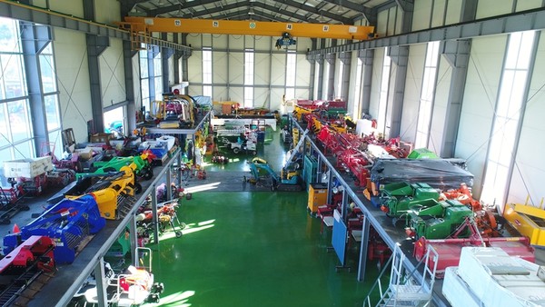 경남 함안군은 본격적인 영농철을 맞아 오는 16일부터 6월 12일까지 공휴일에도 농업기계 임대사업장을 운영한다. [함안군 제공]