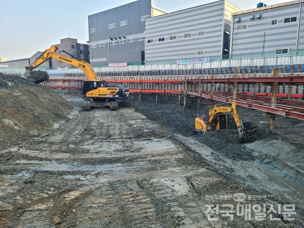인천 원창동 물류센터 신축공사 현장.