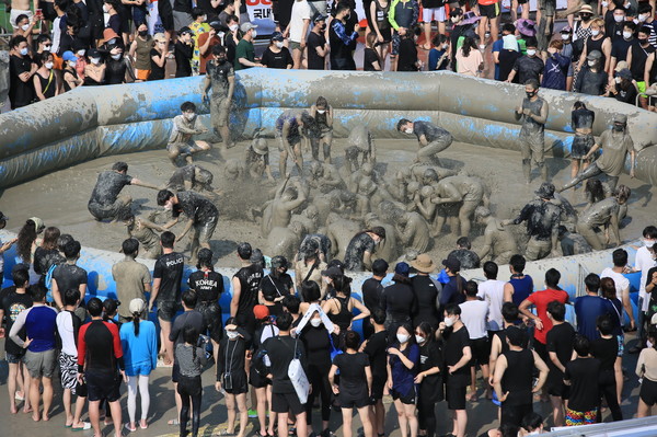 ‘제26회 보령머드축제’가 내달 21일부터 8월 6일까지 대천해수욕장 일원에서 열린다. [보령시 제공]