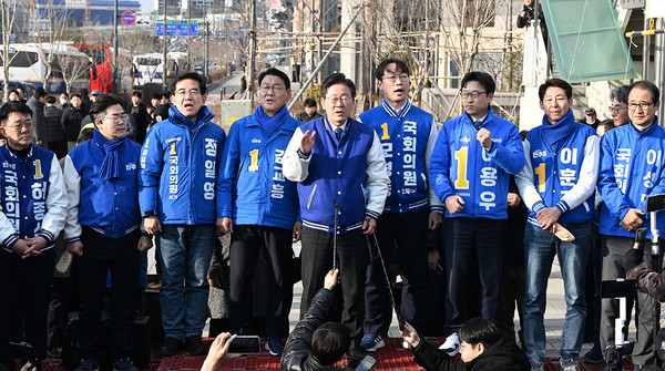더불어민주당 이재명 대표가 20일 오후 인천 서구 정서진중앙시장 인근에서 발언하고 있다. [연합뉴스]