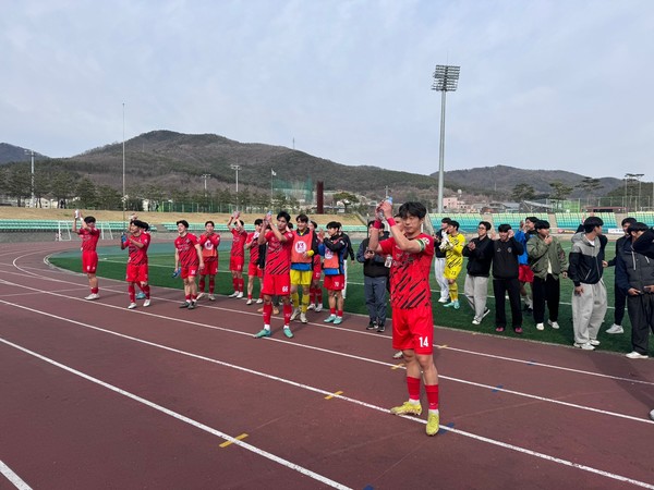 경기 양평군은 최근 물맑은양평종합운동장에서 열린 K3리그 3라운드에서 양평 FC가 첫 승을 거뒀다고 2일 밝혔다. [양평군 제공] 