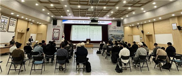 인천 옹진군은 최근 군청 중회의실에서 2024년 신규 공중보건의사 직무교육을 했다고 16일 밝혔다. [옹진군 제공] 